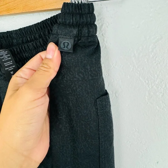 Lululemon Lab Series Terra Cosmos Fall 23 Jacquard Leopard Print Black Trousers - Picture 9 of 14